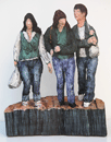 Click to see it big Die Nichtraucher 3, Holzskulptur